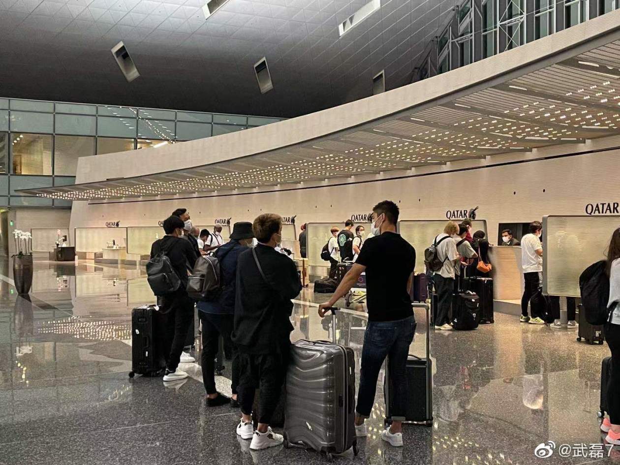 关于武磊重伤倒地，内马尔全队围拢祈祷，场面感人的信息