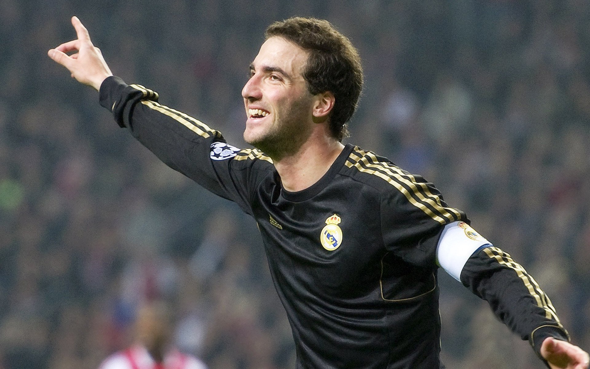 字母哥迎来三赛季高光表现，曼联球迷沸腾！